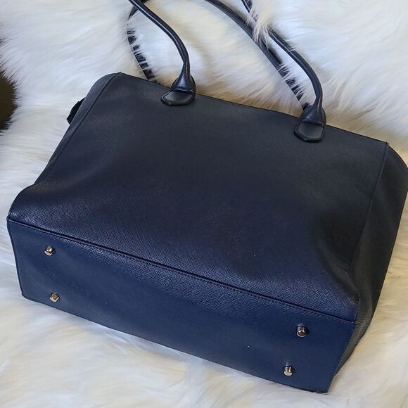 COPY - 💯 Authentic Alviero Martini Handbag 🍀 - Picture 5 of 12